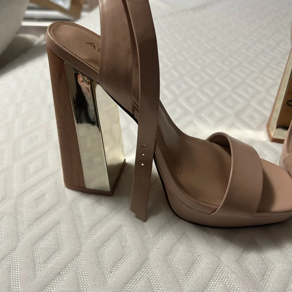 Aldo Nude Heels - Picture 2 of 6